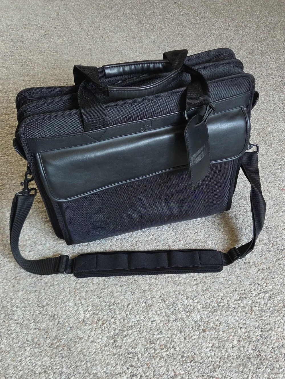 HP Black Briefcase Laptop Bag with Shoulder Strap.